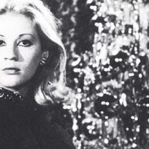 Τα Χριστούγεννα που η Ζωή Λάσκαρη πόζαρε στο εκλεπτυσμένο διαμέρισμα της στο Κολωνάκι