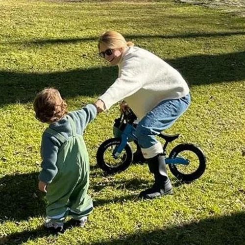 Τζένη Μπαλατσινού | Στο παραδοσιακό νησιώτικο σπίτι της στην Πάτμο & η αλλαγή στο Instagram