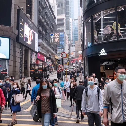 Πρέπει να ανησυχούμε με την εξέλιξη της πανδημίας στην Κίνα; - Ο Ηλίας Μόσιαλος εξηγεί