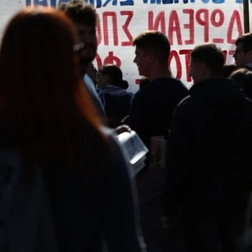 24ωρη πανελλαδική πανδημοσιοϋπαλληλική απεργία της ΑΔΕΔΥ-Συμβολικό "λουκέτο" στους δήμους