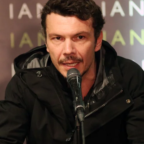 Ο Ιωάννης Παπαζήσης βάζει φρένο στις συζητήσεις για τον χωρισμό του | "Με τη Βανέσα έχουμε τις καλύτερες σχέσεις"