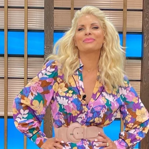 Η Ελένη Μενεγάκη φόρεσε τα πιο sexy ψηλοτάκουνα μποτάκια του χειμώνα