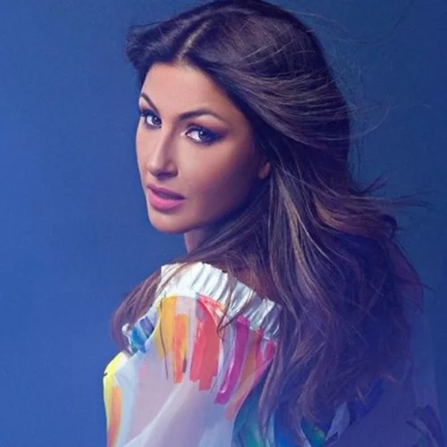 Η Έλενα Παπαρίζου έγινε ξανθιά | Δες το ανανεωμένο hair look της