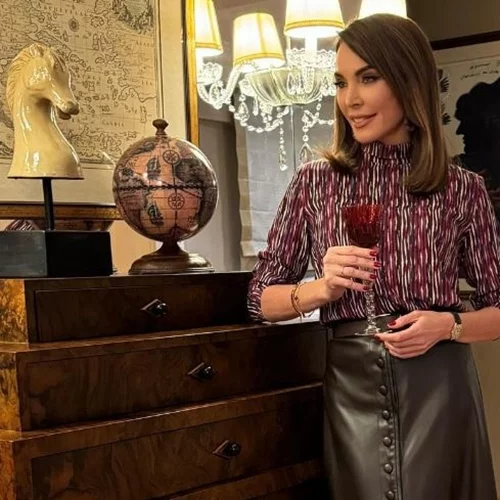 Τατιάνα Στεφανίδου | Chic στο αρχοντικό σαλόνι της