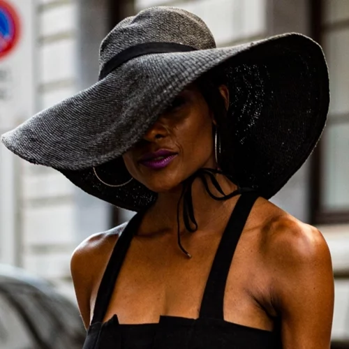 Φέτος το καλοκαίρι θα επενδύσεις στα καπέλα | Τα πιο κομψά σχέδια για την παραλία και την πόλη