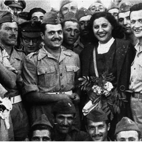 Σοφία Βέμπο | "Η τραγουδίστρια της Νίκης" είναι συνυφασμένη πάντα με την εθνική μας επέτειο