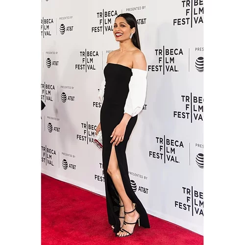 Η Freida Pinto έγινε μαμά - Η αξιολάτρευτη φωτογραφία με τον νεογέννητο γιο της