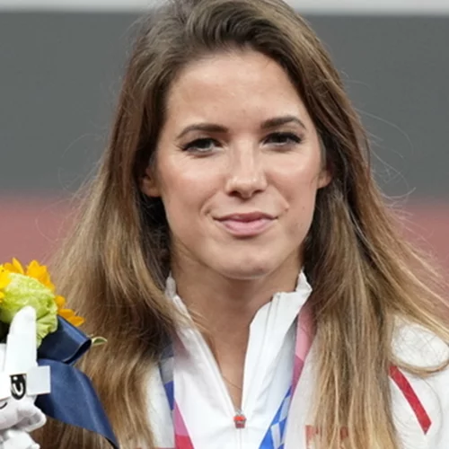 Η Ολυμπιονίκης Μαρία Αντρέιτσικ δημοπρατεί το ασημένιο της μετάλλιο για να σώσει τη ζωή ενός παιδιού