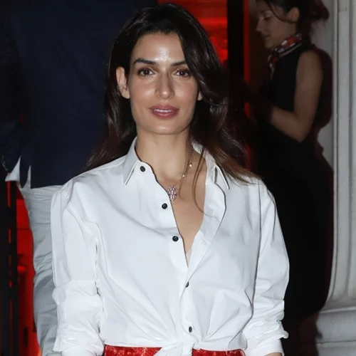 Η Τόνια Σωτηροπούλου φόρεσε το πιο άνετο τζιν από τη Calzedonia