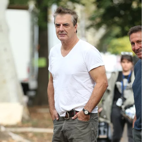 "Δεν άκουγε το όχι" | Τρίτη γυναίκα κατηγορεί τον Chris Noth για σεξουαλική κακοποίηση