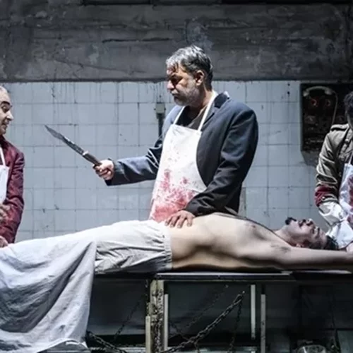 Οι έμποροι της Βενετίας | Τι ακριβώς συμβαίνει με τη νέα παράσταση του Βασίλη Μπισμπίκη