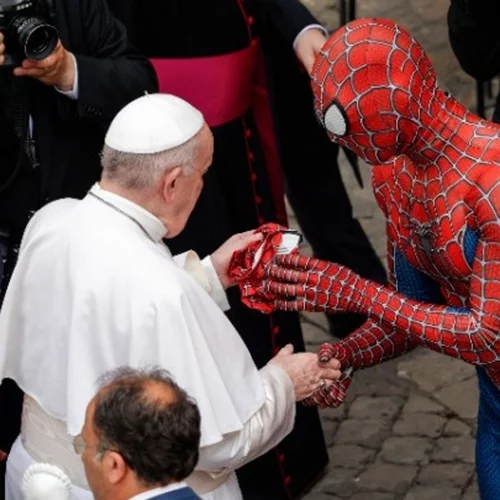 Ο Πάπας Φραγκίσκος συνάντησε τον Spider-Man