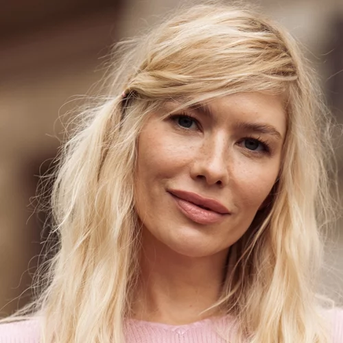 Αυτή η πούδρα κοστίζει κάτω από 7 ευρώ και λειτουργεί σαν φίλτρο για τις ρυτίδες