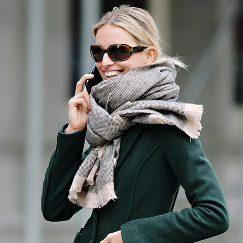 Τα κασκόλ που θα ολοκληρώσουν τις χειμερινές σου εμφανίσεις