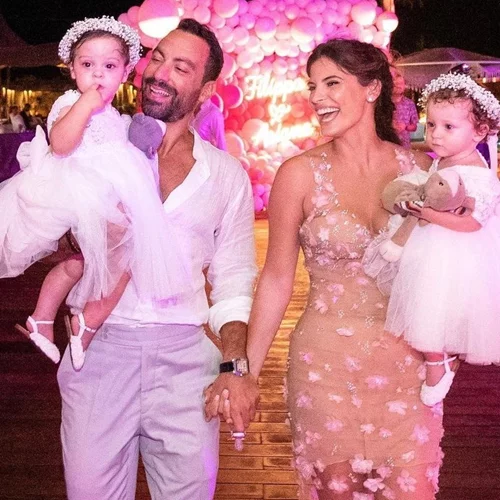 Αριάνα και Φιλίππα Τανιμανίδη | Δεν πάνε πουθενά χωρίς το μαροκινό τους πασούμι