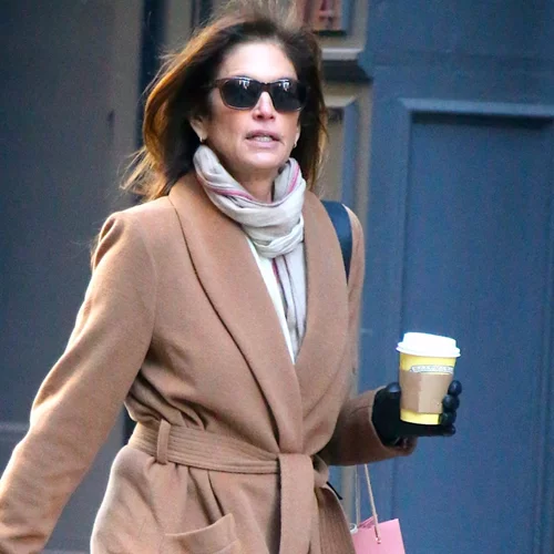 Μπήκε ο Φεβρουάριος | Τα πιο κομψά looks για γυναίκες άνω των 50