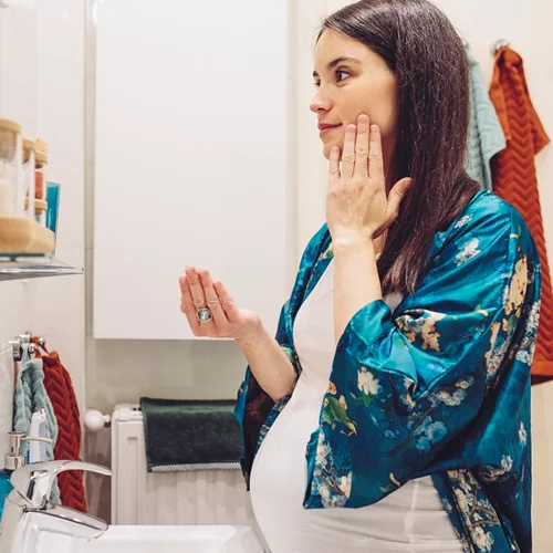 5 καλλυντικά που θα πρέπει να αποφύγεις κατά τη διάρκεια της εγκυμοσύνης