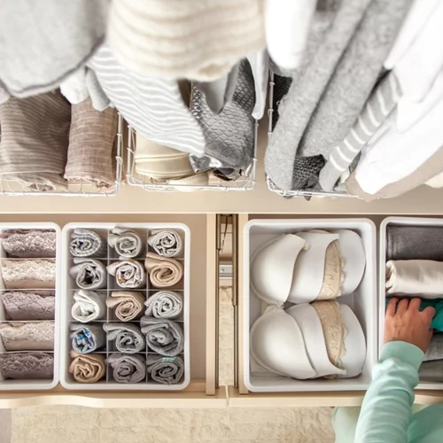 Αυτό το μίνιμαλ κομμάτι από την IKEA θα κάνει την οργάνωση των ρούχων σου πιο εύκολη από ποτέ