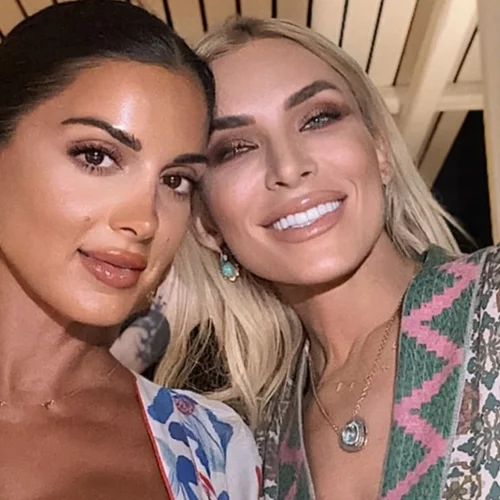 Σταματίνα Τσιμτσιλή και Κατερίνα Καινούργιου νυχτοπερπάτησαν στην Πάρο