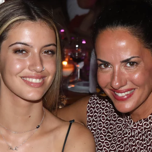 Εύη Αδάμ - Δανάη Λιβιεράτου | Φωτογραφίζονται με μαγιό και εντυπωσιάζουν