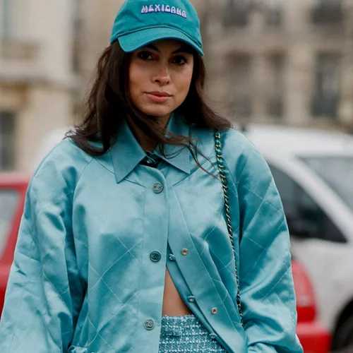 Τα χρωματιστά παντελόνια από τη Zara που θα ανανεώσουν το ανοιξιάτικο στιλ σου