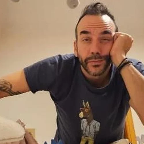 Ο Πάνος Μουζουράκης μάς δείχνει το παιδικό δωμάτιο της κόρης του