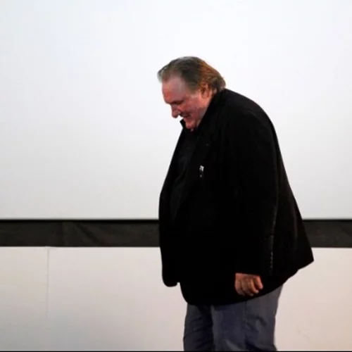 Ιταλία | Ο Gérard Depardieu γρονθοκόπησε τον "τελευταίο των παπαράτσι"