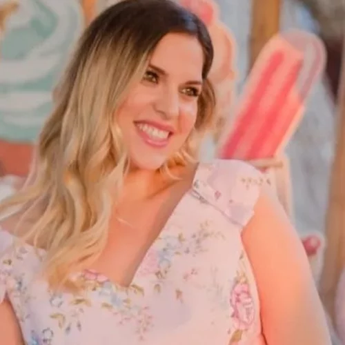 Η Μαντώ Γαστεράτου είναι η πιο γλυκιά μαμά | Η φωτογραφία που τη δείχνει να ετοιμάζει το γιο της για το σχολείο