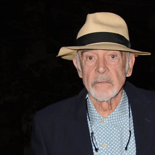 Το κοστούμι του Sean Connery από ταινία James Bond και η στολή που φόρεσε ο Val Kilmer ως Batman, πωλούνται σε δημοπρασία