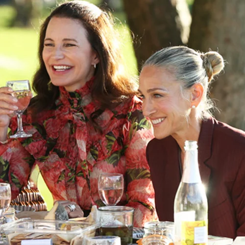 "Ελευθερώστε την Kristin Davis από την κατάρα των μαγισσών που την μεταμόρφωσαν σε catwoman"