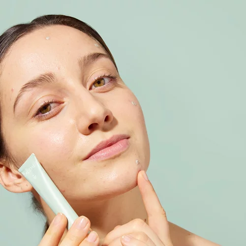 Εμφάνισες σπυράκι(α) ξαφνικά; Ξέρουμε ακριβώς τι να κάνεις για να τα "εξαφανίσεις"