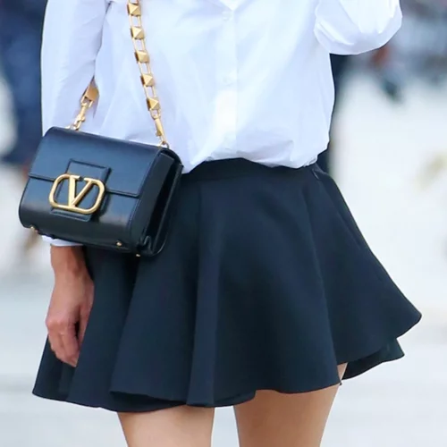 Πώς θα φορέσεις την tennis φούστα off - court | Τα looks που αναβαθμίζουν τη μίνι φούστα με πιέτες