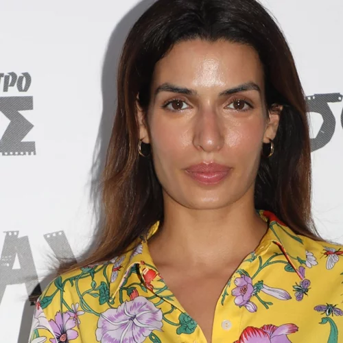 Ψάχνεις τα ιδανικά καλοκαιρινά sneakers; Η Τόνια Σωτηροπούλου τα βρήκε