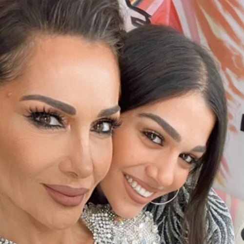 Μελίνα Νικολαΐδη | Στο πλευρό της μαμάς της, Δέσποινας Βανδή στον τελικό του J2US