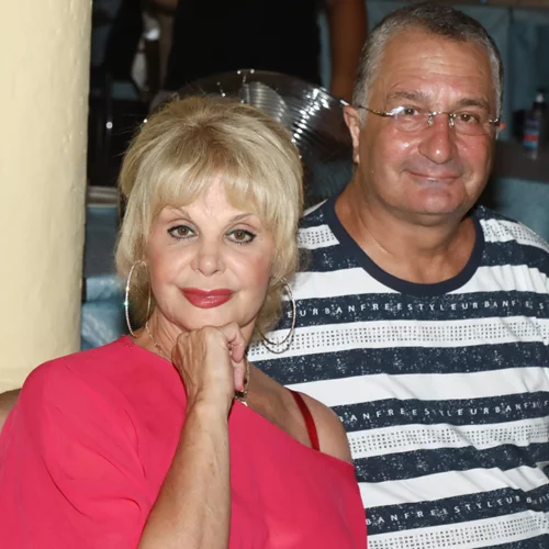 Μαρία Ιωαννίδου | Με κατακόκκινο maxi φόρεμα σε έξοδο με τον σύντροφό της, Δημήτρη Κρητικό