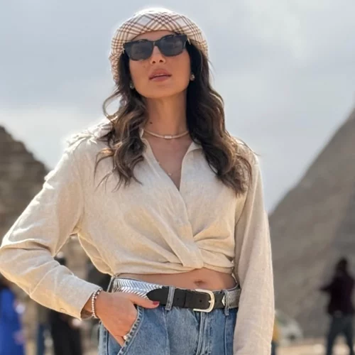 Η Σταματίνα Τσιμτσιλή φόρεσε το απόλυτο safari look στο Κάιρο | Το cargo παντελόνι και το τουρμπάνι