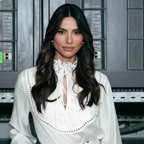 Η Ηλιάνα Παπαγεωργίου με τη floral φούστα από την Η&Μ που χρειάζεσαι την άνοιξη