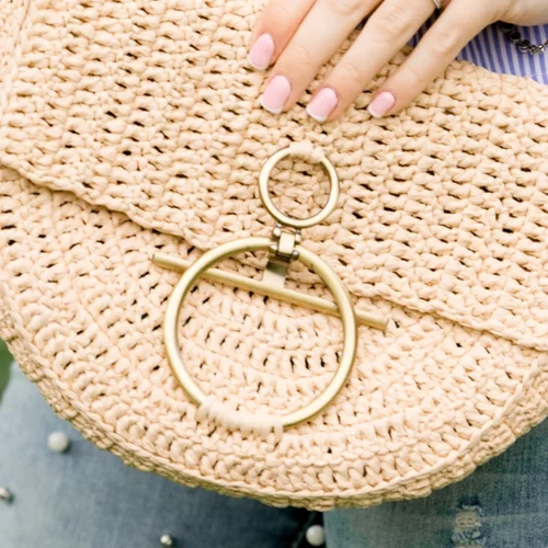 Το κομψό τσαντάκι από το Zara που μπορείς να κρατήσεις και πρωί και βράδυ