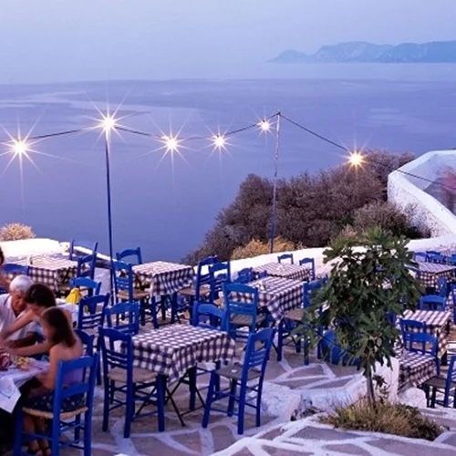 Mirror: Η Σκόπελος στις 10 πιο εμβληματικές κινηματογραφικές τοποθεσίες του κόσμου