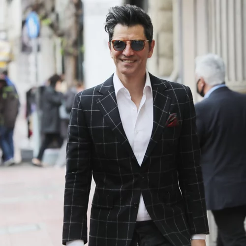 Ο Σάκης Ρουβάς έκλεισε τα 52 | Η τούρτα έκπληξη, το σχόλιο για την ηλικία του και η φωτογραφία με την κόρη του, Αναστασία