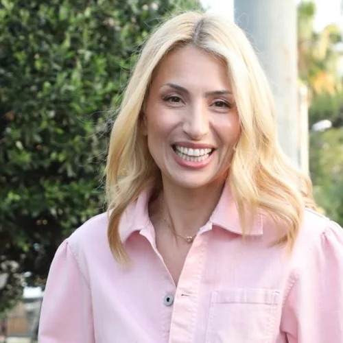 Μαρία Ηλιάκη | Η επίσκεψη με την κόρη της Κατερίνα στο ιατρείο του "μπαμπά"