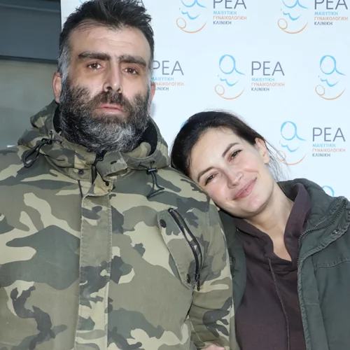 Μάρα Δαρμουσλή | Αγκαλιά με τον σύζυγό της κατά την έξοδο από το μαιευτήριο με τον νεογέννητο γιο τους