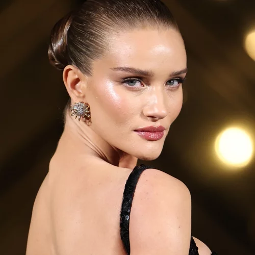 Μέχρι 15 ευρώ | Τα οικονομικά υγρά ρουζ που δεν θα βγουν από το νεσεσέρ σου την άνοιξη