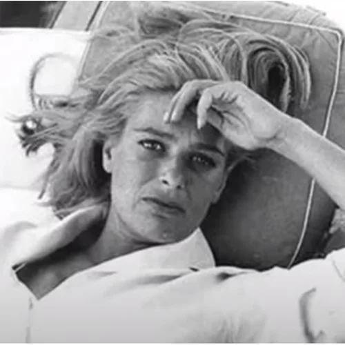 Τα καλοκαίρια της Μελίνας στις Σπέτσες: Το ασπρόμαυρο κλικ με εμπριμέ μπικίνι