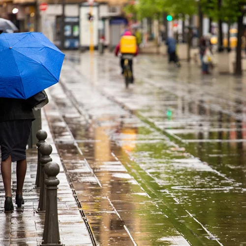 Αστατος ο καιρός σήμερα: Πέφτει η θερμοκρασία - Σε ποιες περιοχές θα σημειωθούν βροχές