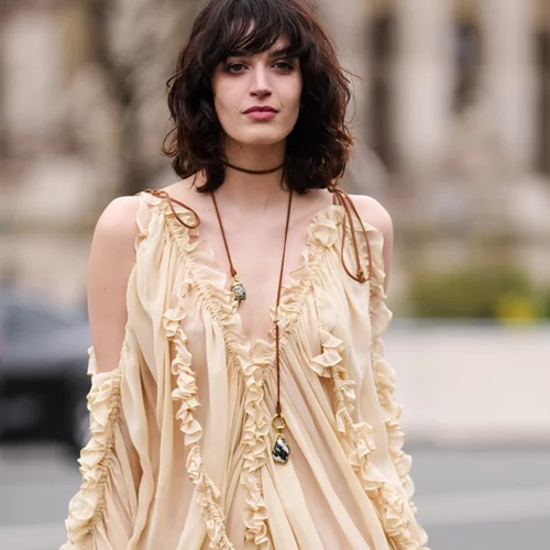 7 midi φορέματα από τη Massimo Dutti για τα γήινα μονοχρωματικά looks της άνοιξης