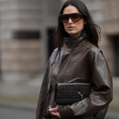 Black Cherry | Ο πιο chic και ασφαλής τρόπος να δώσεις φως στα σκούρα μαλλιά