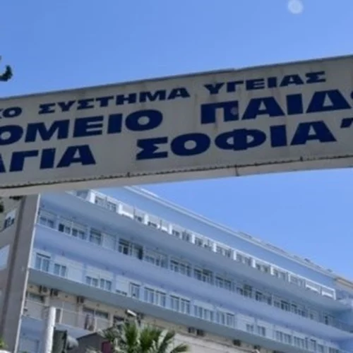 Καμένο και αφυδατωμένο το 4χρονο κορίτσι στο Παίδων – Μία φίλη της κατηγορεί η μητέρα που το άφησε αβοήθητο πολλές μέρες
