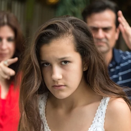 Mας έμαθαν να μεγαλώνουμε τα παιδιά μας για να γίνουν αυτό που θέλουμε εμείς