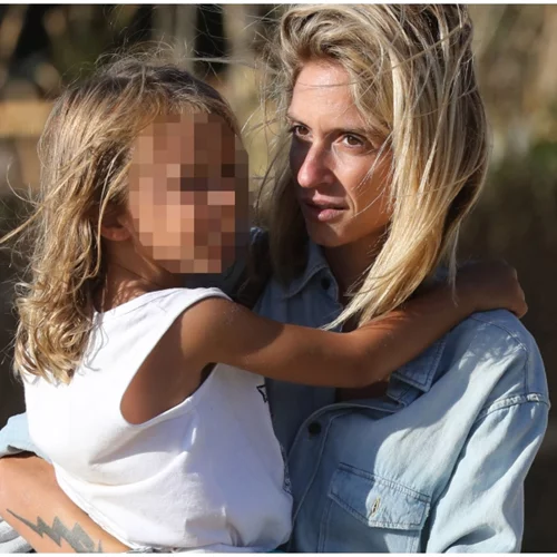 Η Σοφία Καρβέλα έπαθε Sarah Jessica Parker | O αναπάντεχος τρόπος που συνδυάζει τη φόρμα της